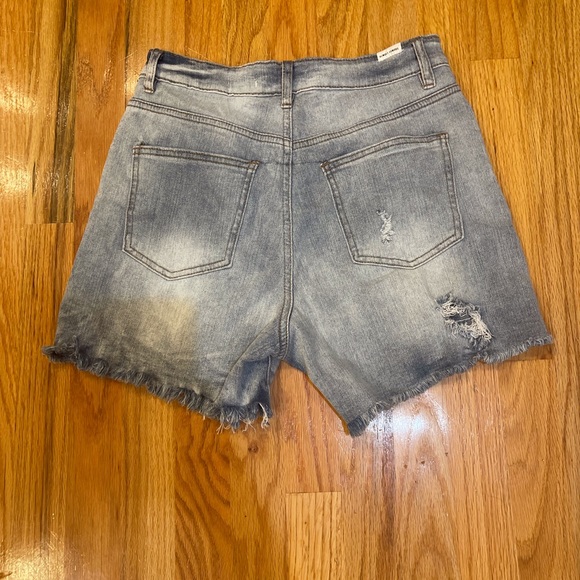 💜 5 for &25 or 3 for $18 Almost Famous medium wash destroyed denim shorts - Picture 4 of 5